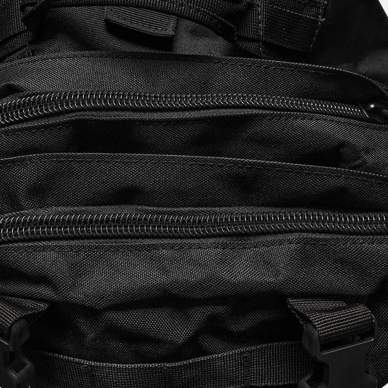 Taktischer Rucksack für Herren mit Cyberpunk-Totenkopf-Kreuzringschnalle