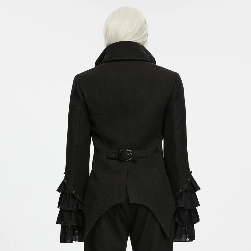 Gothic-Herrenjacke mit geprägtem Knopfdekor, Rüschenmanschetten und Reversverzierung.