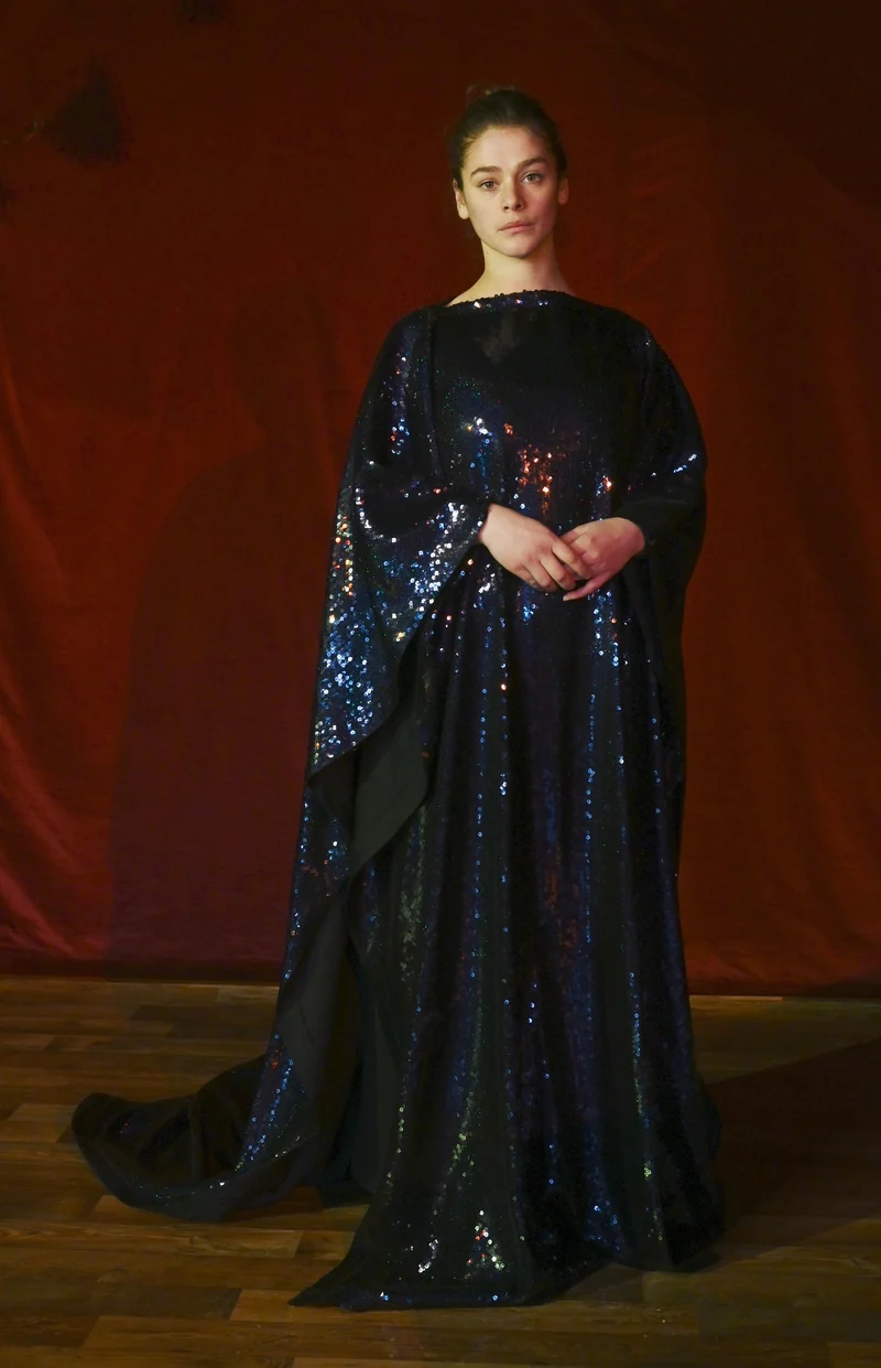 Umhang- Langes Pailettenkleid mit Schleppe - W022