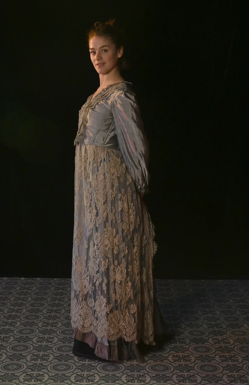 Kleid - Langes Kleid mit Spitzendetails - W019