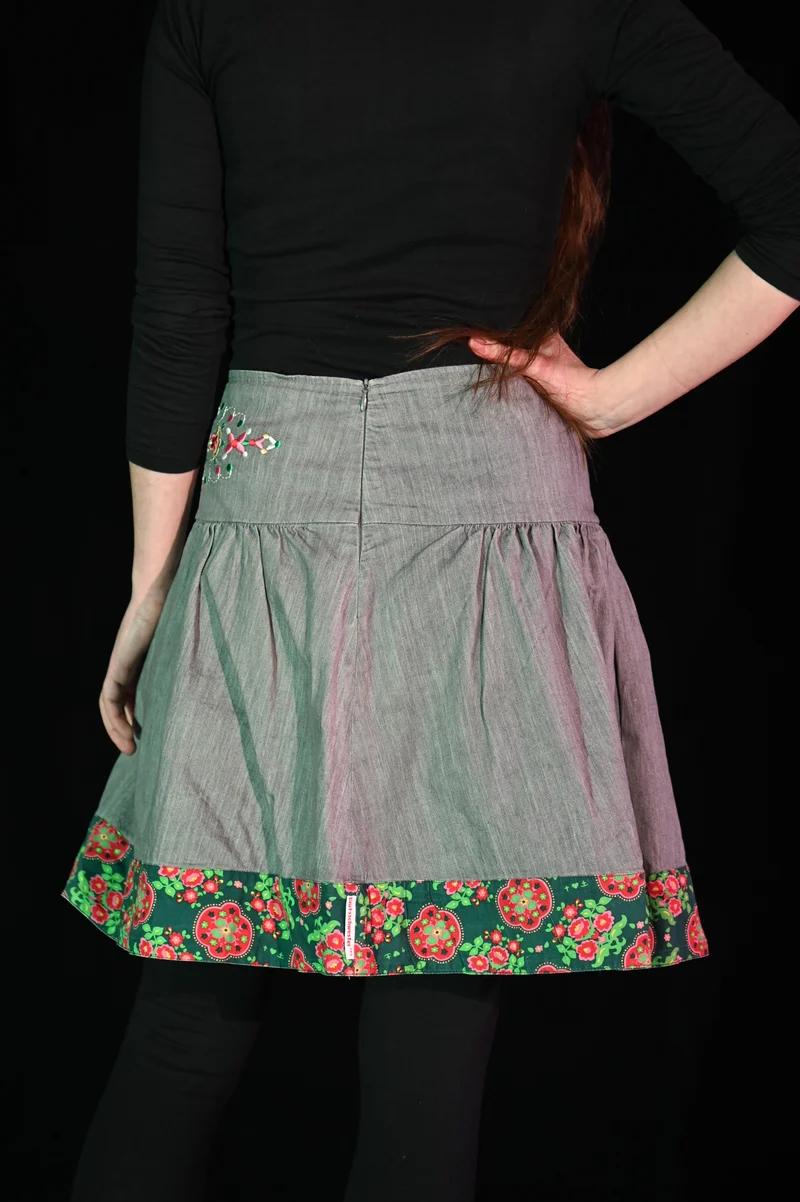 Rock - Grauer Rock mit Blumen - W237