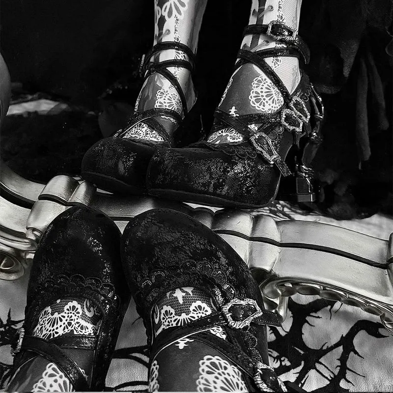 Gothic-Schuhe für Damen mit gekreuzten Schnallenriemen und Skeletthand-Absatz