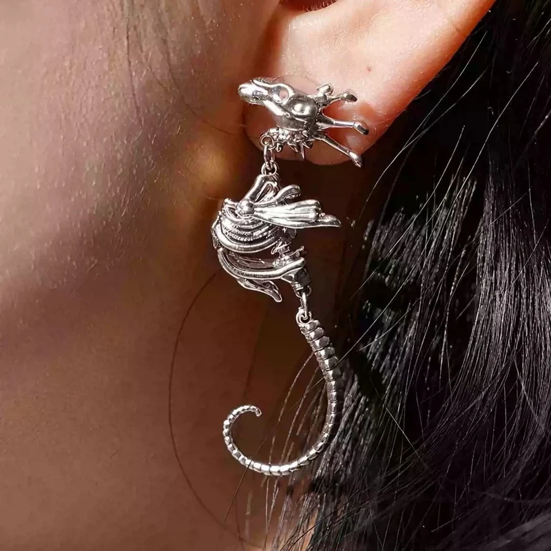 Gothic-Ohrstecker mit Seepferdchen-Skelett-Motiv für Damen, Silber