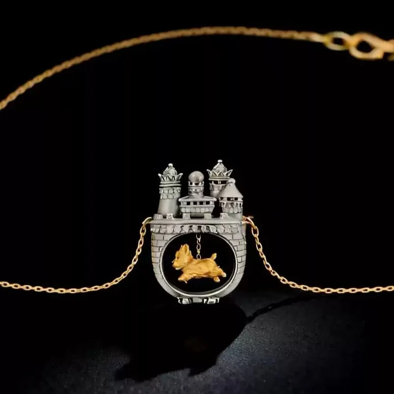 Gothic-Halskette für Damen mit Schloss- und Hundeanhänger