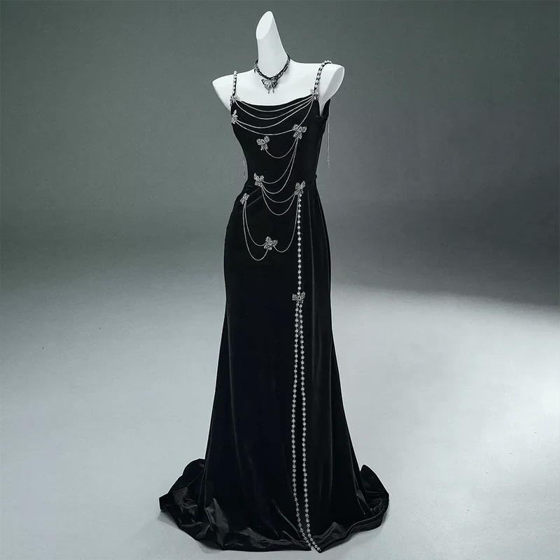 Maßgeschneidertes Vintage-Gothic-Schmetterlings-Perlenketten-Slipkleid für Damen – Hochzeitskleid