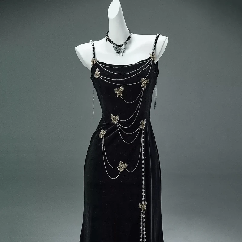 Maßgeschneidertes Vintage-Gothic-Schmetterlings-Perlenketten-Slipkleid für Damen – Hochzeitskleid