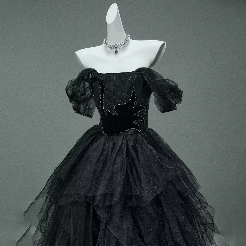Maßgeschneidertes gotisches schwarzes Schwanen-Abendkleid mit Glitzer, mehrlagig aus Tüll, trägerlos, Hochzeitskleid