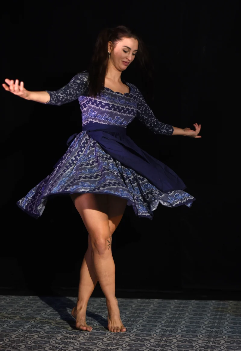 Kleid - Verspieltes Schürzenkleid - W136