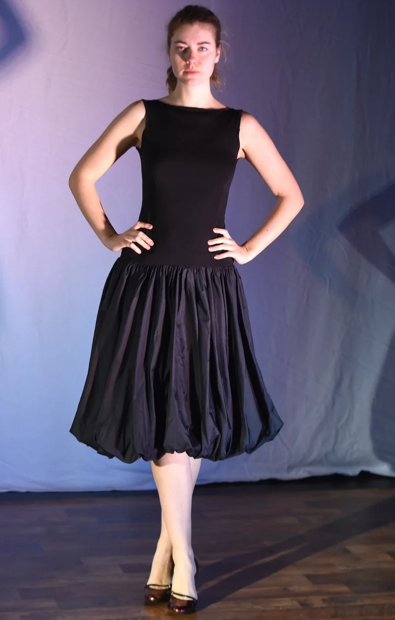 Kleid - Schwarzes Midikleid - W135