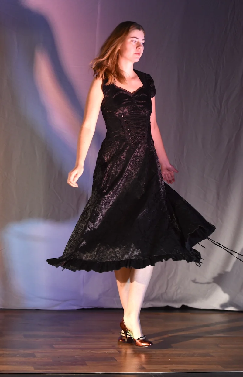 Kleid - Schwarzes Midikleid - W126