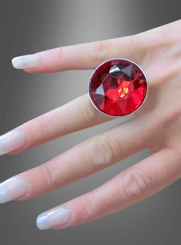 Ring mit rotem Edelstein verstellbar