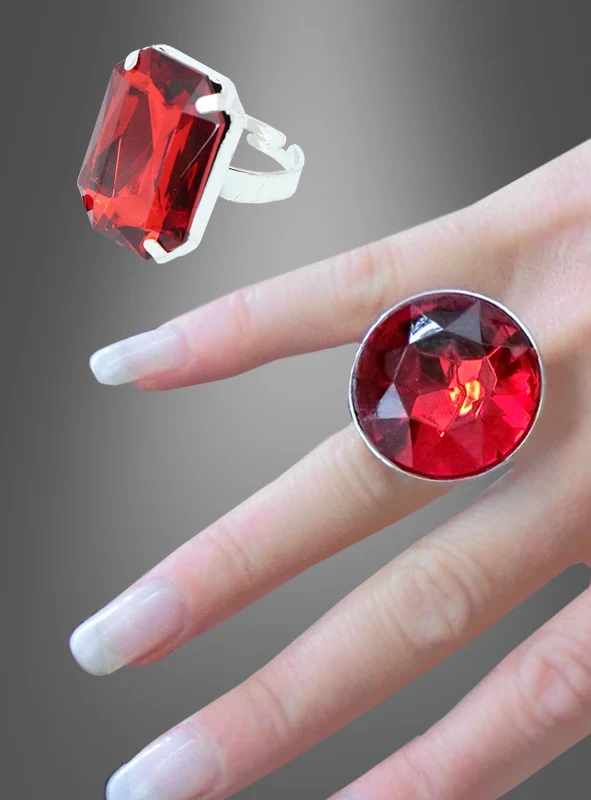 Ring mit rotem Edelstein verstellbar