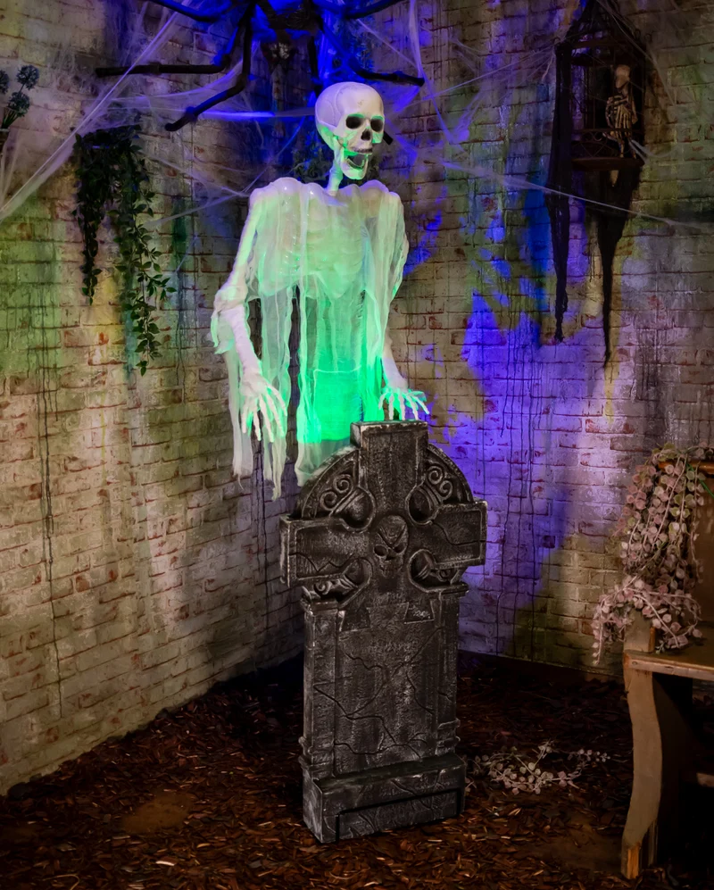 Schwebender Skelettgeist über Grabstein mit Licht & Sound 175cm