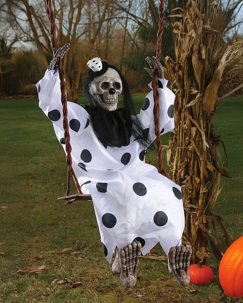 Skelett Clown auf der Schaukel