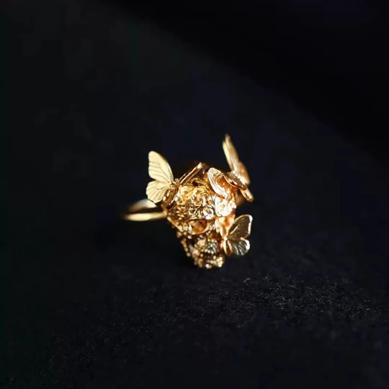 Gothic-Ring für Damen mit Totenkopf- und Schmetterlingsausschnitt, offener Band