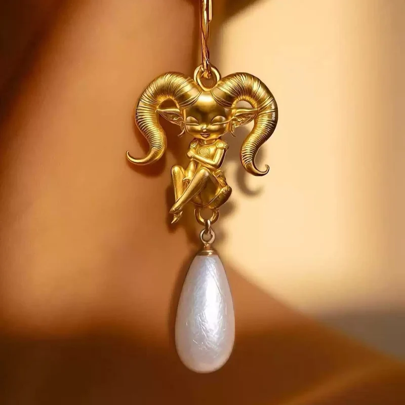 Gothic-Ohrhänger mit Hörner-Motiv und Perlen für Damen