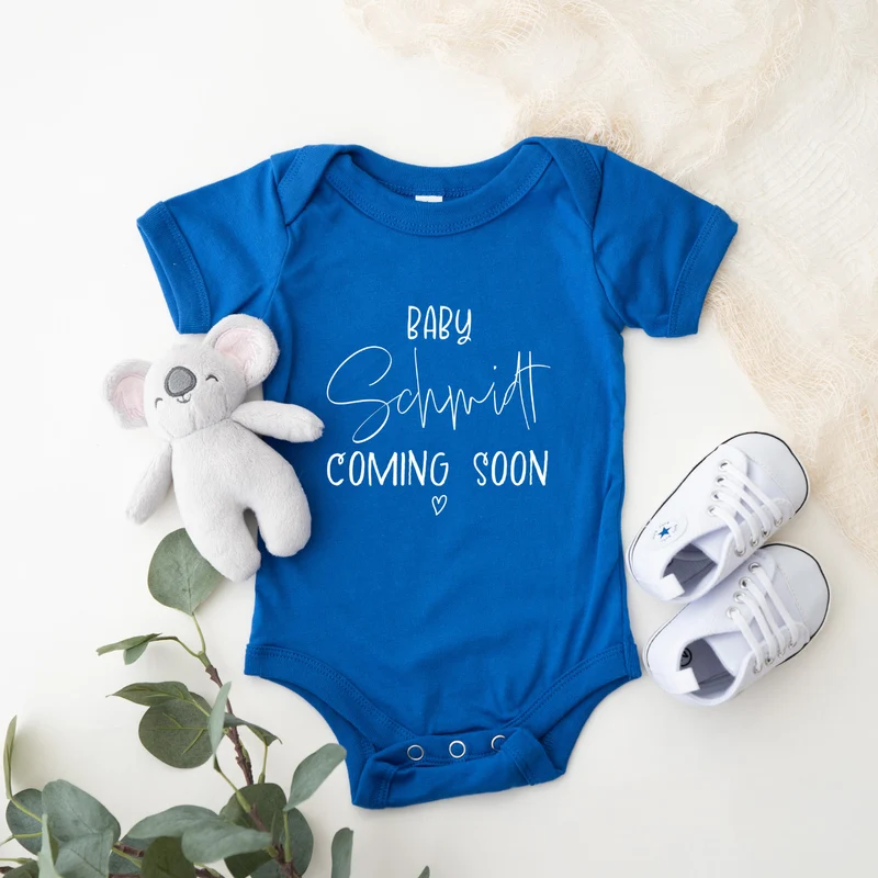 Babybody Name personalisiert Babybody kurzarm bedruckt mit Wunschnamen Baby Coming Soon Schwangerschaft ankündigen Baby Geschenk Baby Shirts
