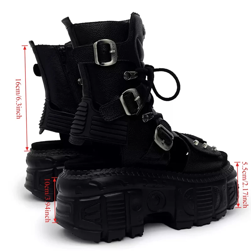 Punkige Herren-Sandalen mit Nieten, Schnallenriemen, Cut-outs, offener Zehenpartie, Plateau und dicker Sohle