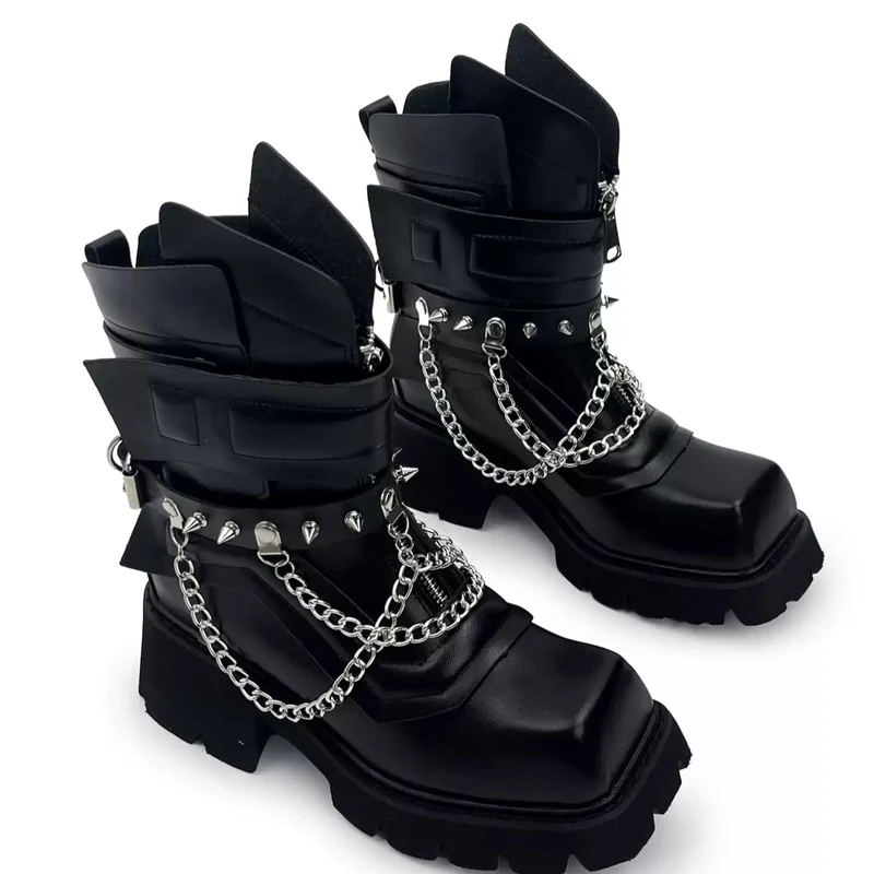 Punk-Stiefel für Herren mit Nieten, Kettenriemen, Schnalle, eckiger Zehenpartie, Plateau und Blockabsatz