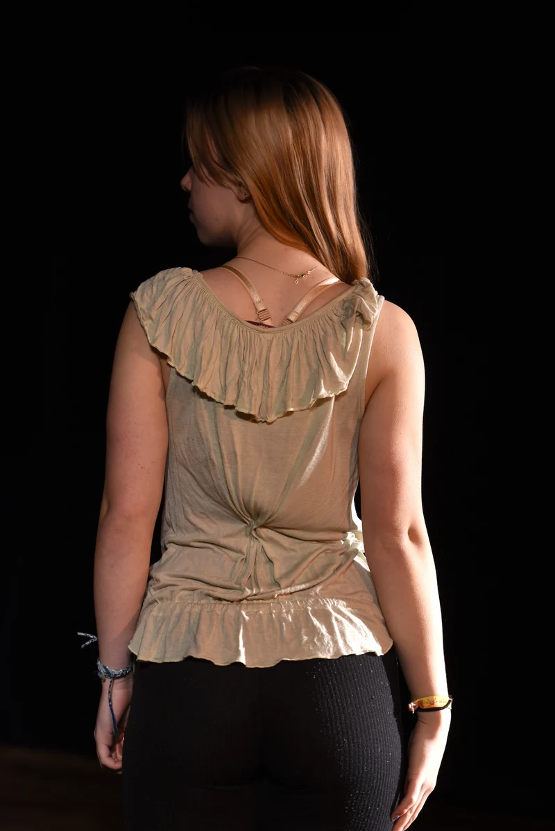 Top - Shirt mit Rüschenkragen - W111