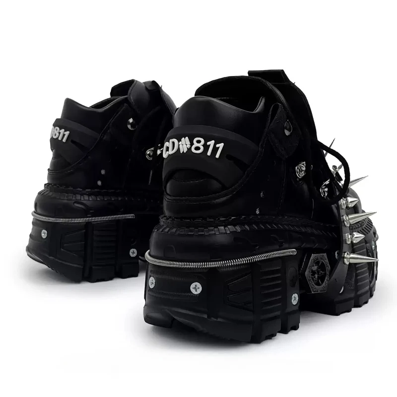 Punk-Schuhe für Damen mit Nietenriemen, runder Zehenpartie und dicker Sohle