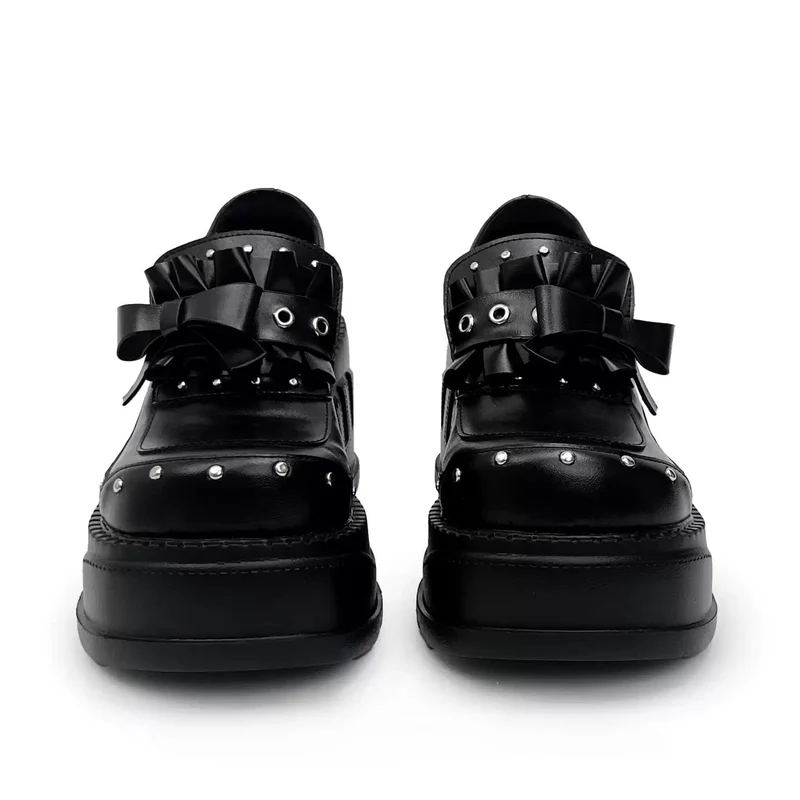 Grunge-Plateauschuhe für Damen mit Nieten, Ösenriemen und Schleife