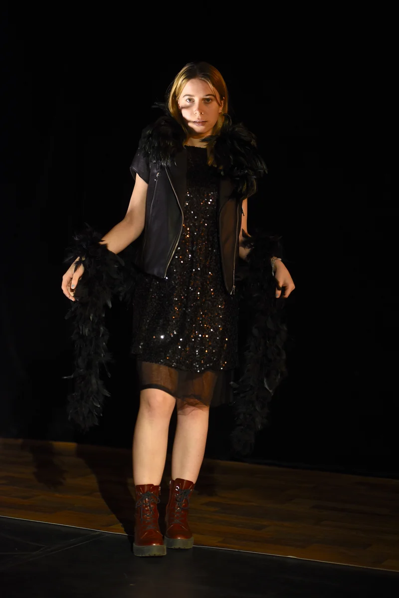 Kleid - Schwarzes Glitzerkleid - W099