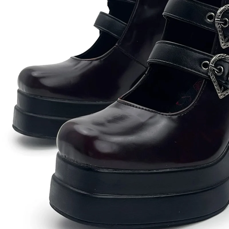 Gothic-Stiefeletten für Damen mit herzförmigen Schnallen, mehreren Riemen, Cut-outs und Blockabsatz