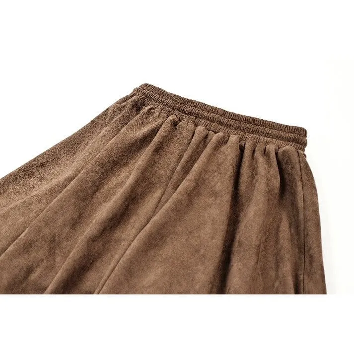 Steampunk-Rock für Damen mit floraler Spitzenborte und asymmetrischem Saum
