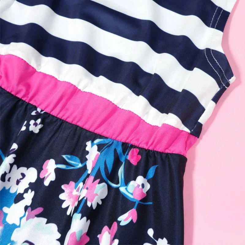 Marineblaues Und Weißes Kleid