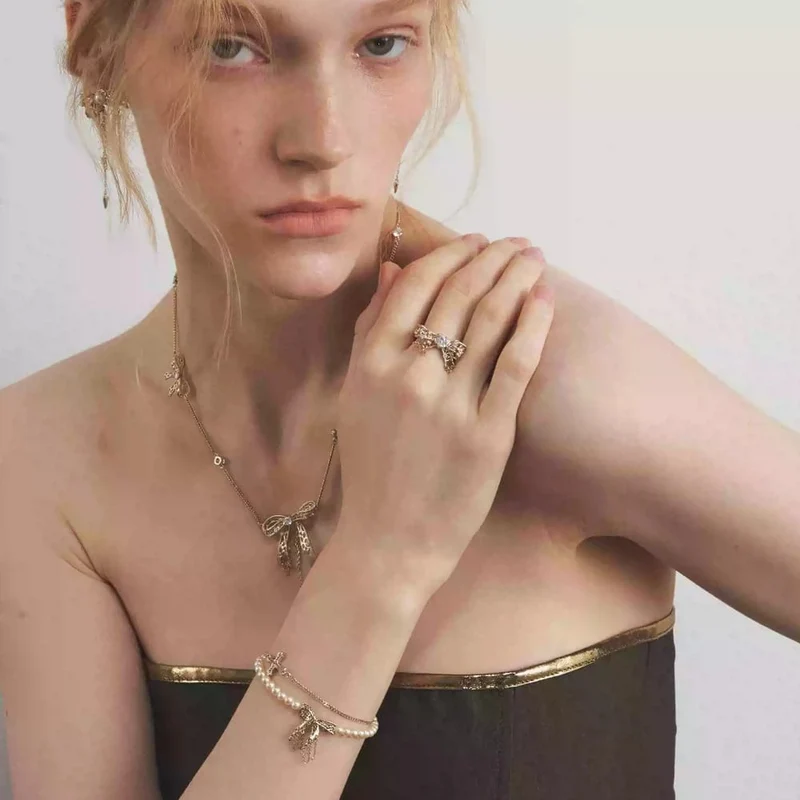 Grunge-Perlenarmband mit Kreuz und Schleife für Damen