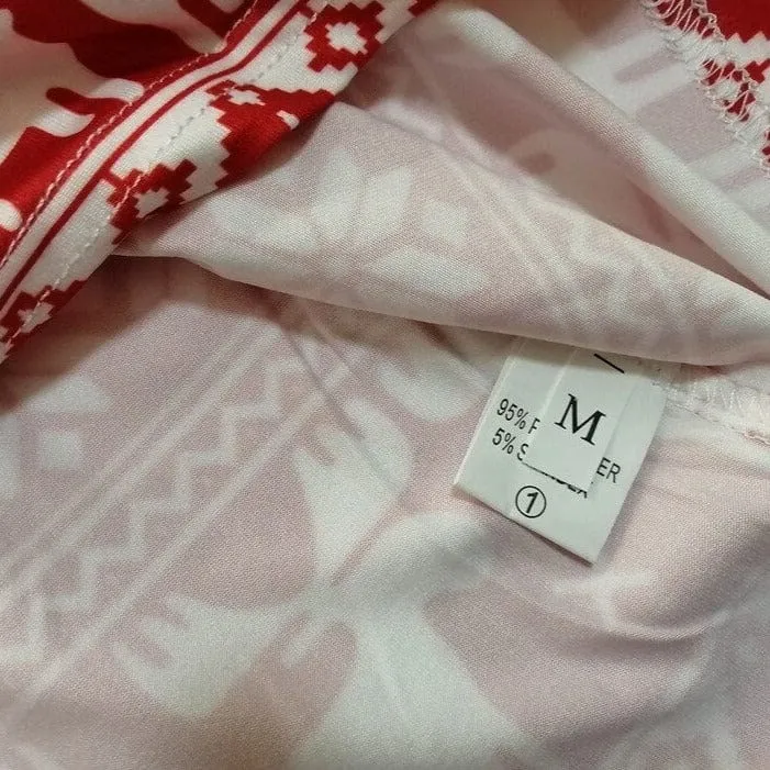 Identischer Weihnachtspyjama für die ganze Familie