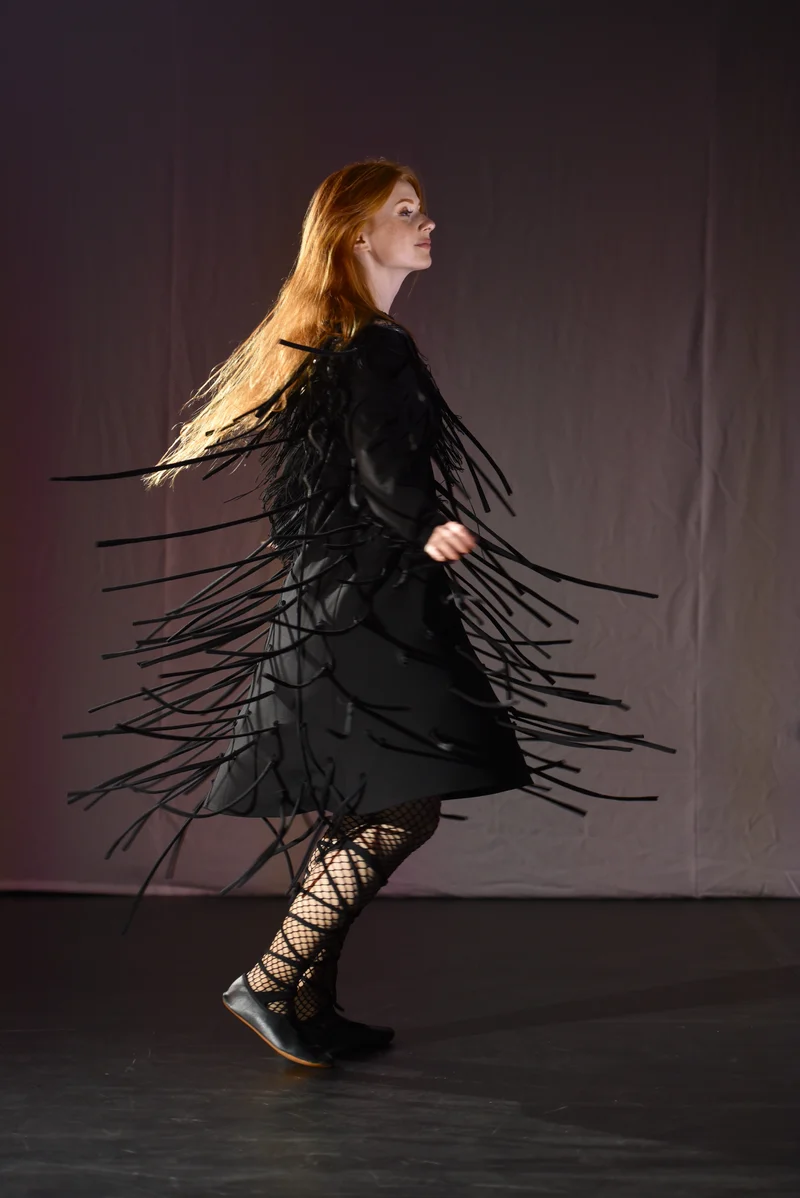 Kleid - Schwarzes Bänderkleid - W023