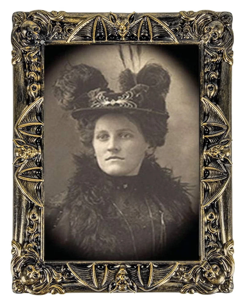 Ghastly Auntie Phyllis Hologram Portrait 50x39cm