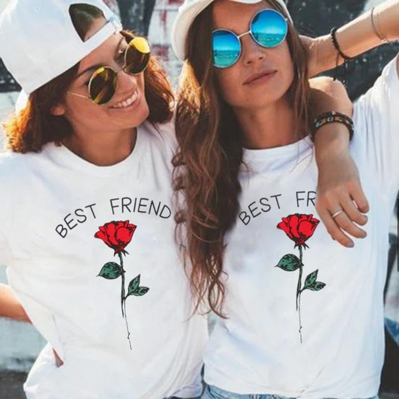 T-Shirt Mit Einer Rose Weiblich