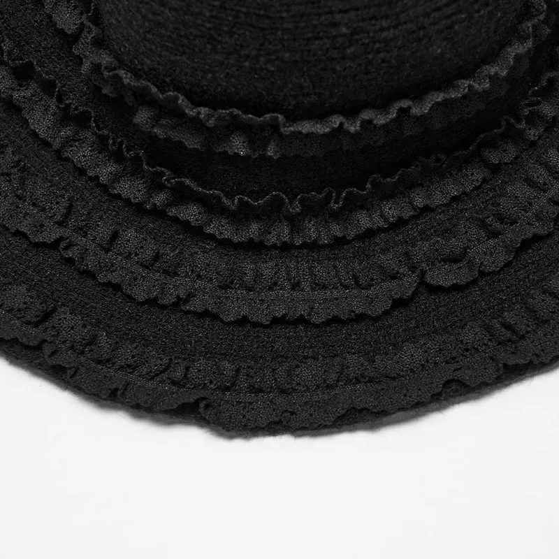 Gothic-Strickmütze für Damen mit mehreren Lagen und Rüschen