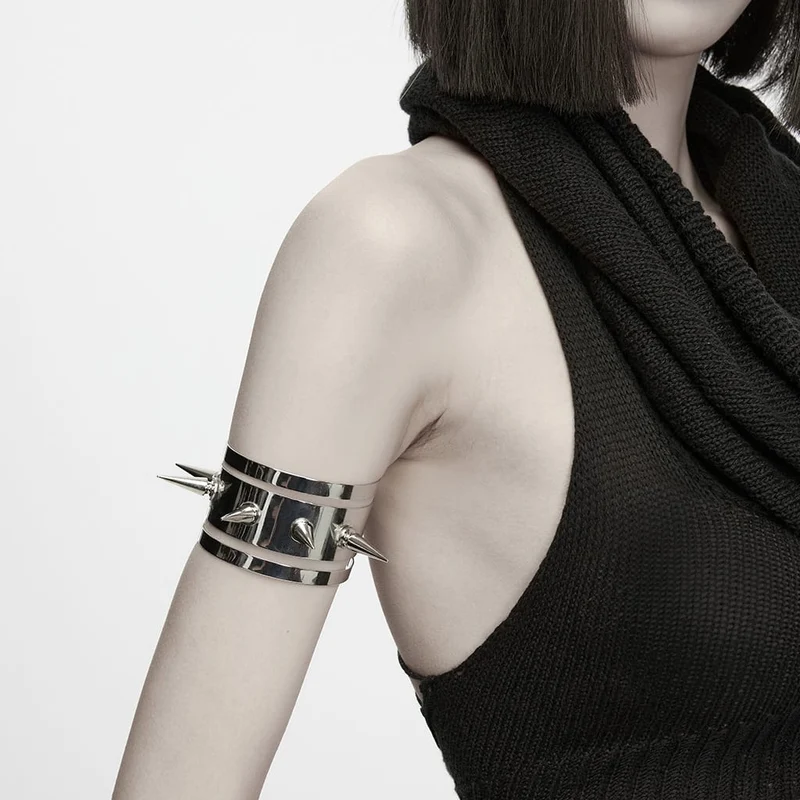 Punk-Armstulpe für Damen mit Ausschnitt und Nieten