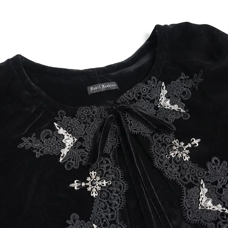 Gothic-Samtumhang für Damen mit besticktem Kunstpelzbesatz und passender Halskrause