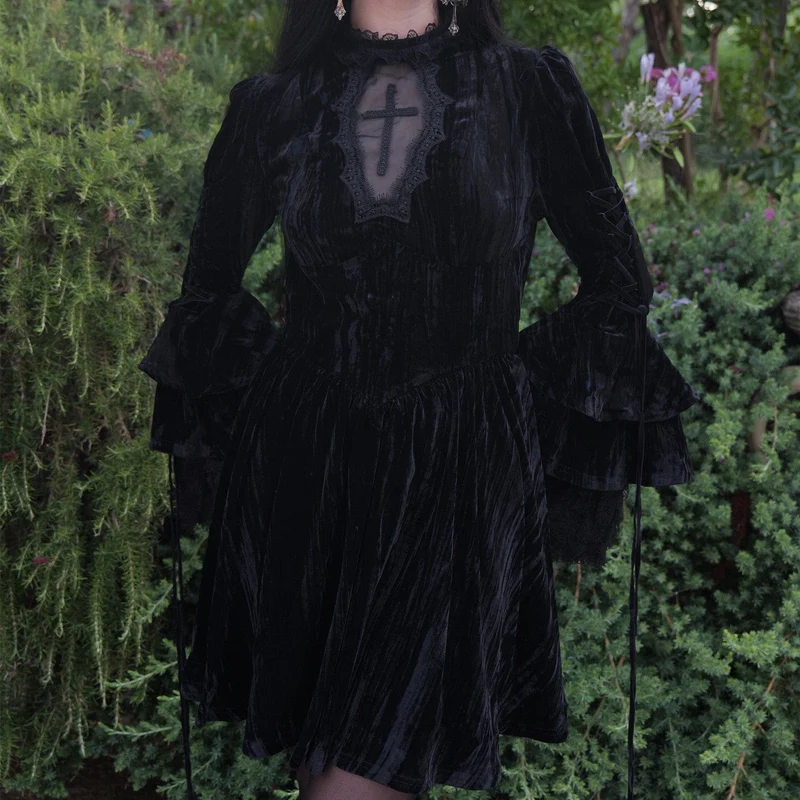 Damen-Gothic-Spitzensamtkleid mit ausgestellten Ärmeln