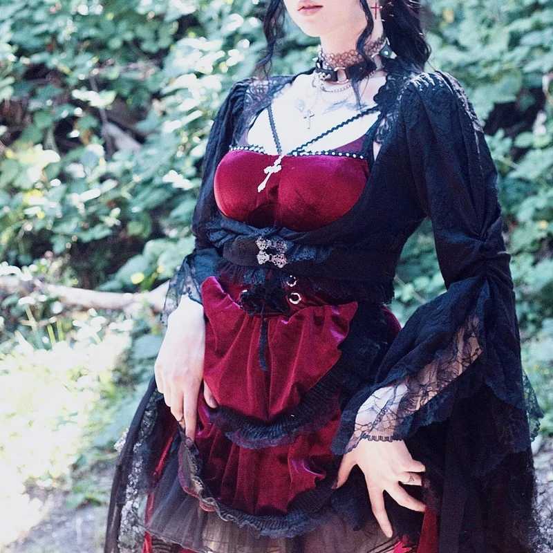 Gothic-Cape mit ausgestellten Ärmeln und Spitzenspleißen für Damen