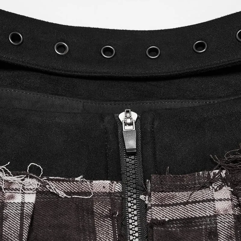 Punk-Rock für Damen mit Nieten, Schnallenriemen und Karomuster, Falten