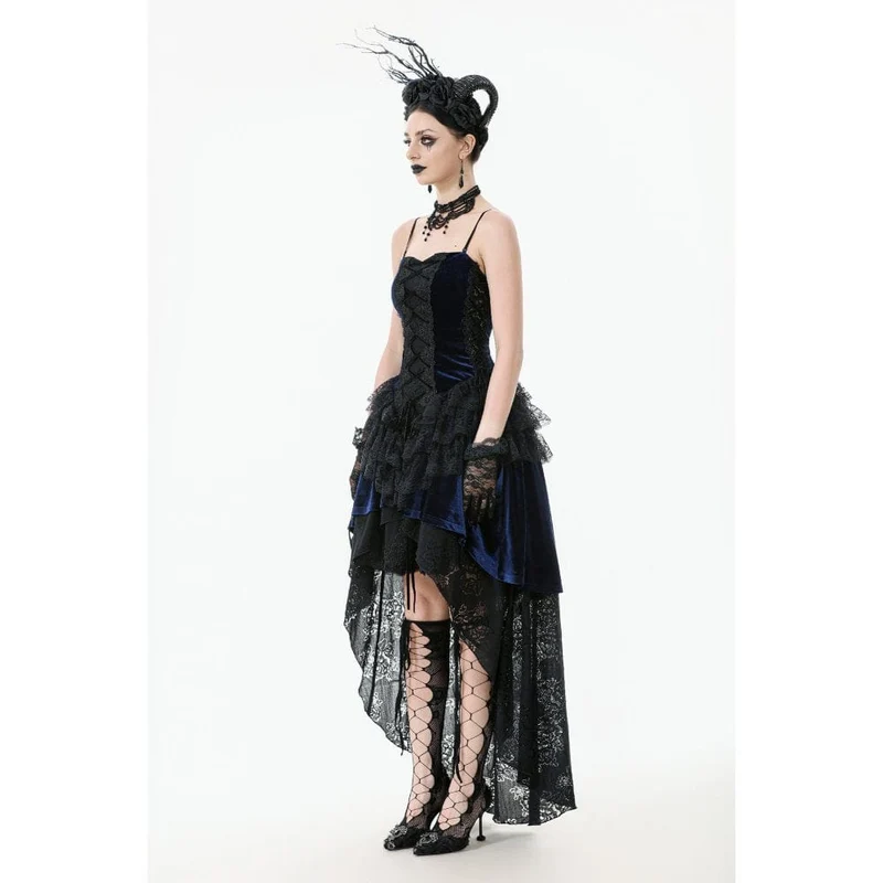 Gothic-Brautkleid mit floralem, mehrlagigem Spitzenbesatz und asymmetrischem Saum