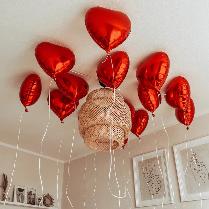 Heliumballon-Geschenk Valentinstag XXL 8 rote Herzen inkl. Liebeskarte