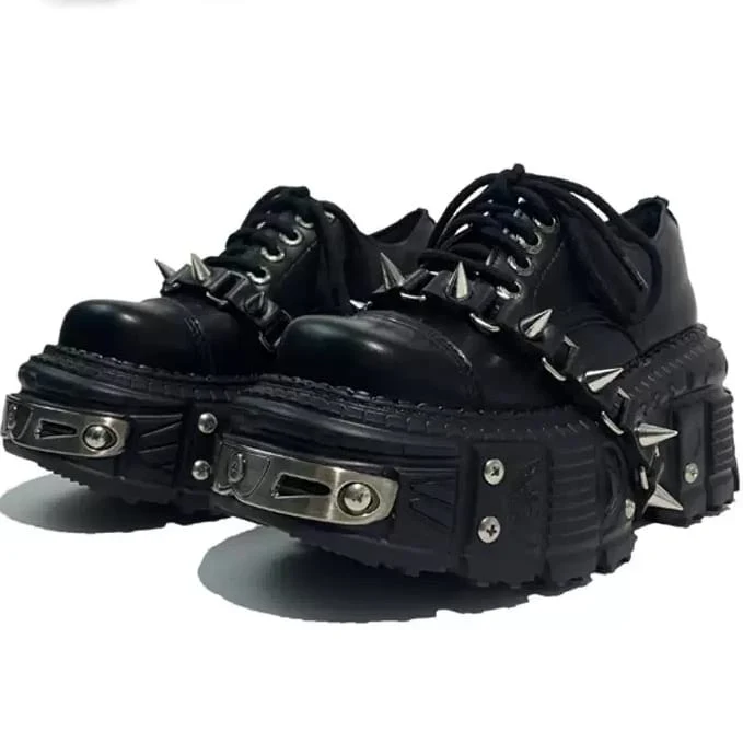 Punkige Damen-Plateau-Schnürschuhe mit Nieten
