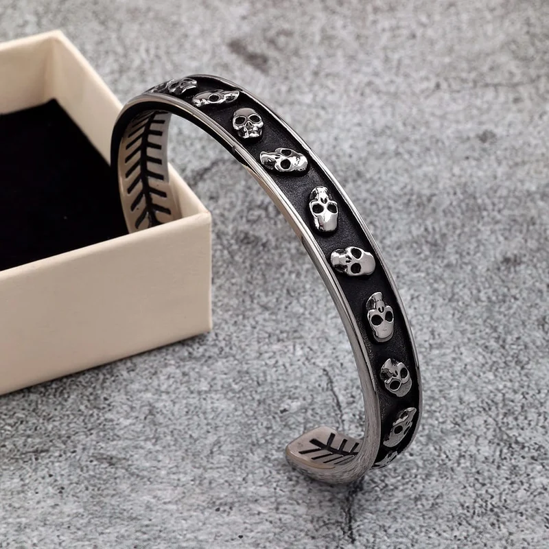 Punk-Armband für Herren mit Totenkopf-Motiv und offenem Verschluss