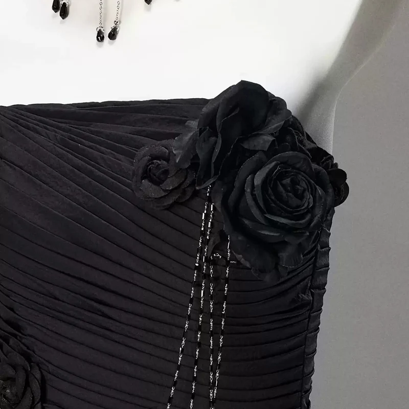 Maßgeschneidertes gotisches 3D-Rosenketten-Stufenkleid mit Raffungen, trägerlos, Abschlusskleid, Hochzeitskleid