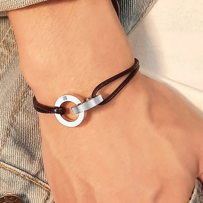 Armband Mit Kordel Und Verschlungenen Ringen