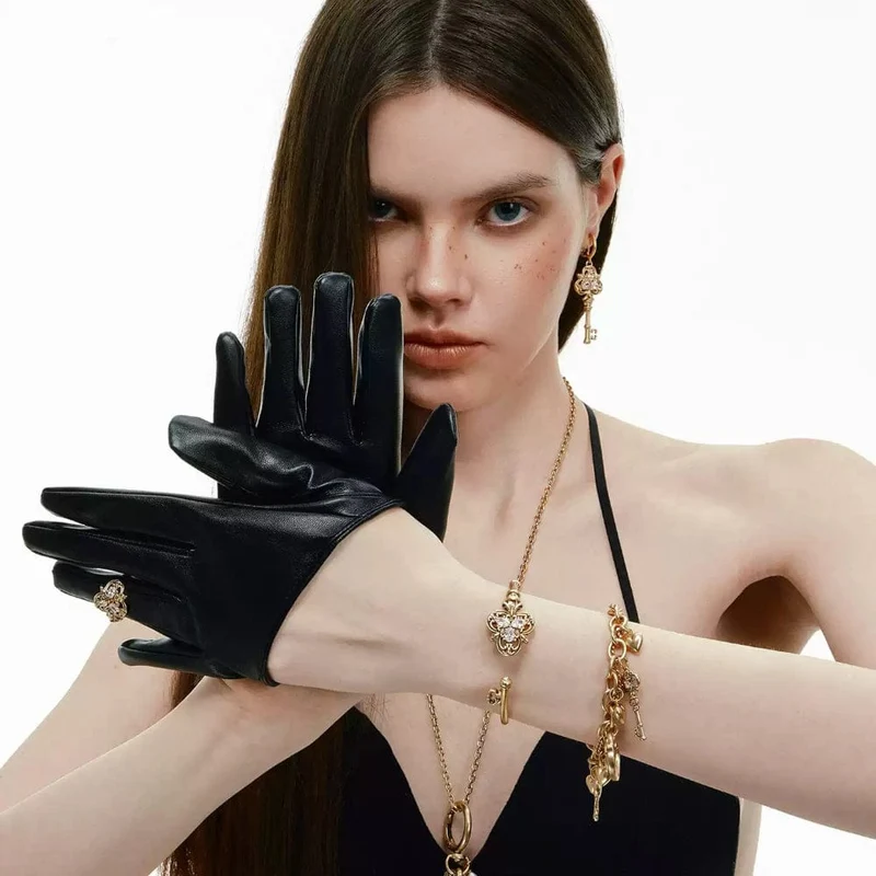 Grunge-Armband für Damen mit Strasssteinen und offenem Schlüsseldesign