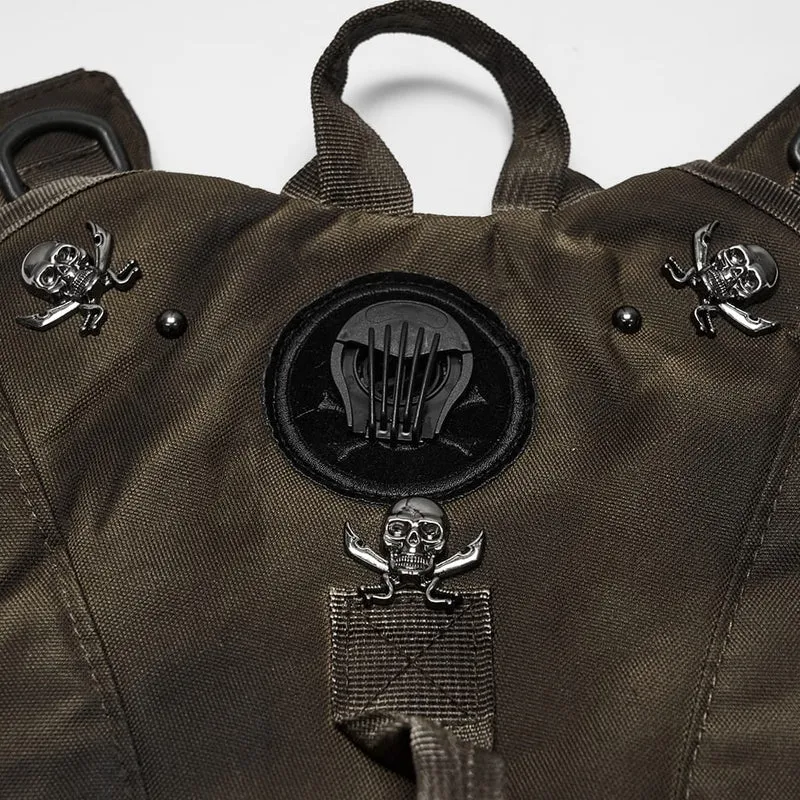 Punk-Rucksack für Herren mit Nieten, Totenköpfen und Kette, Kaffeebraun
