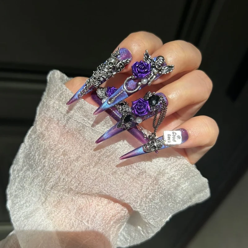 Gothic-Nagelpatch mit Rosen-Totenkopf-Motiv für Damen